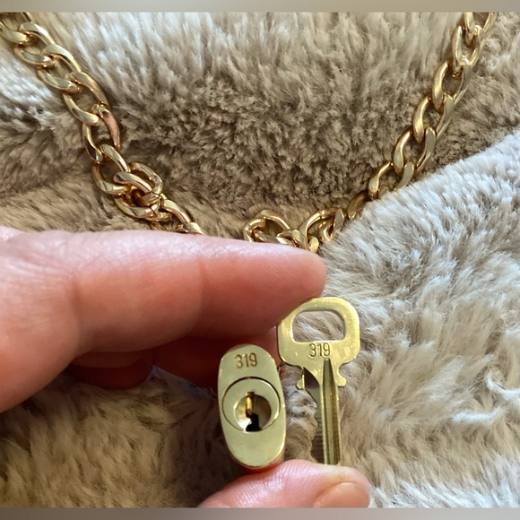 Louis Vuitton Lock & Key N-319 Necklace - Picture 4 of 4